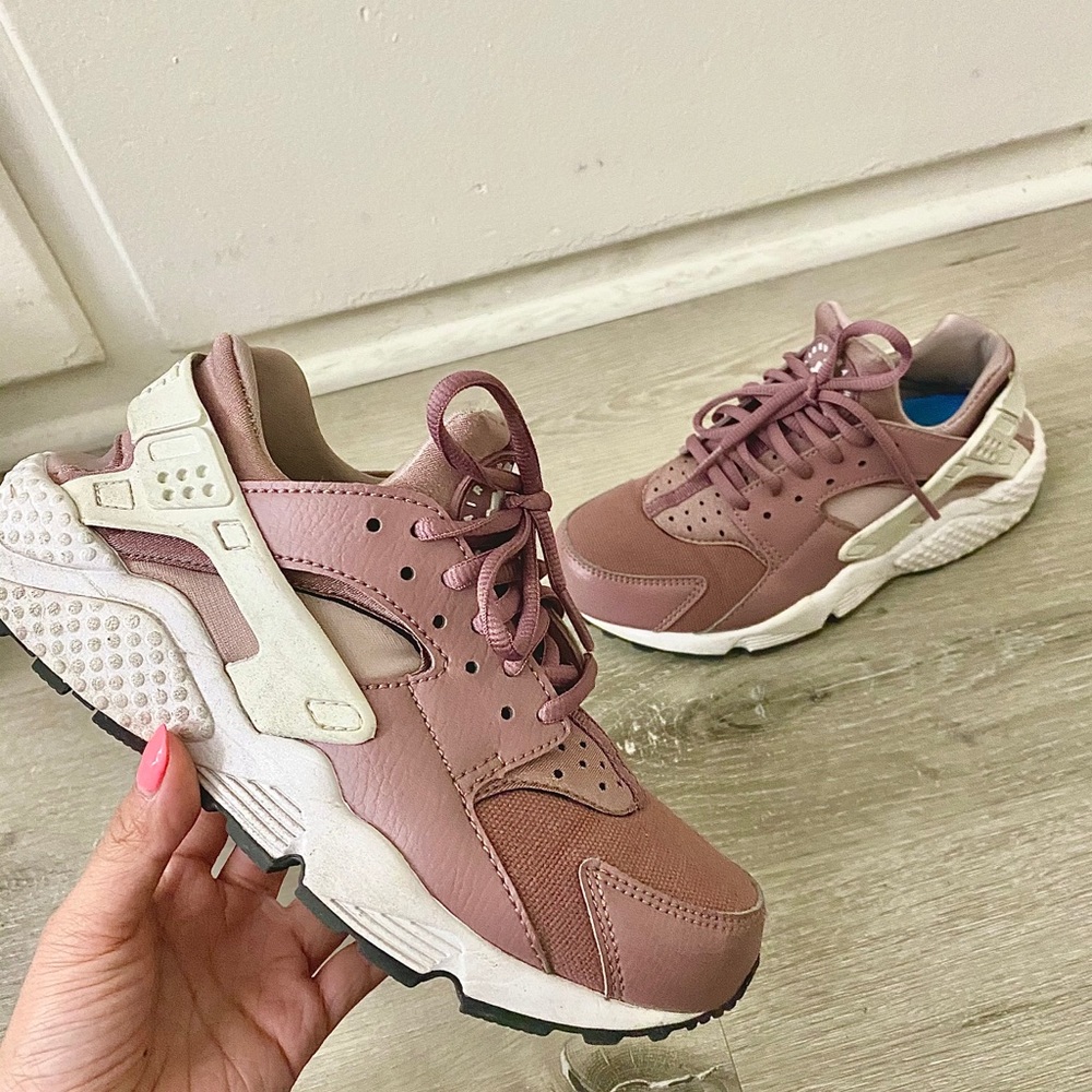 Mauve Nike Huaraches